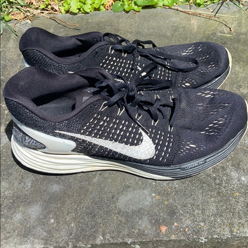 Nike sneakers- GREAT SUPPORT